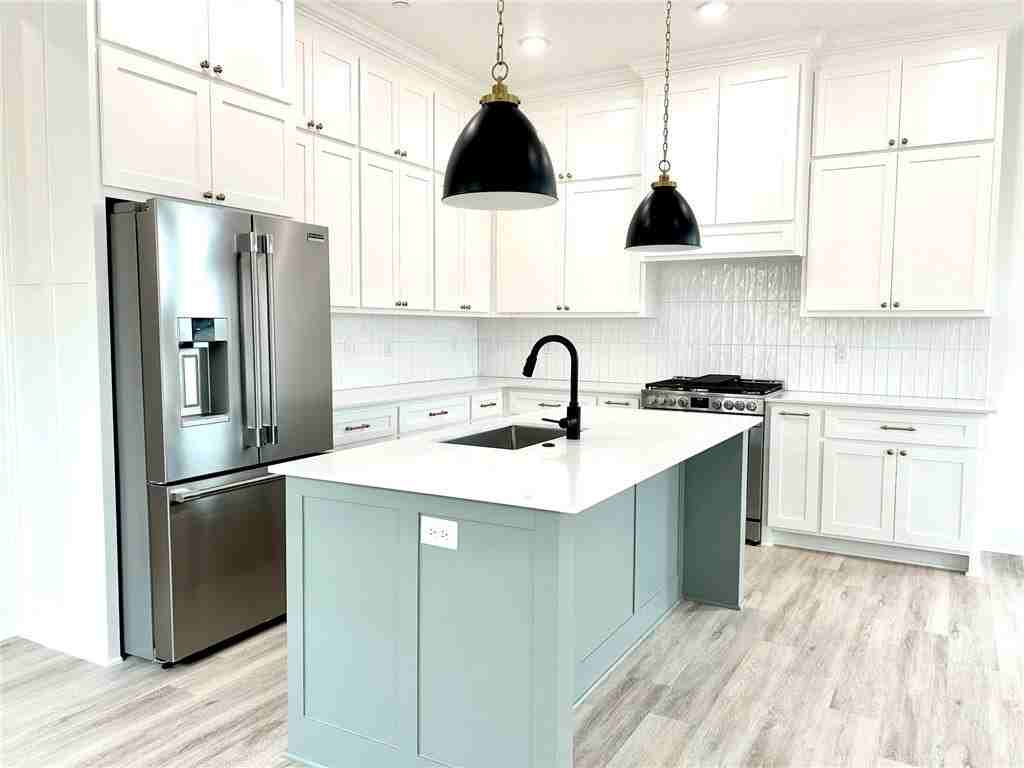 3106 W Geneva St - Photo 5 of 34