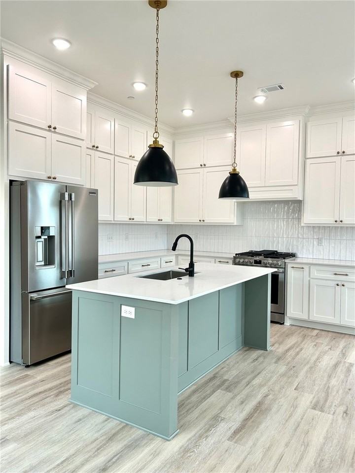 3106 W Geneva St - Photo 6 of 34