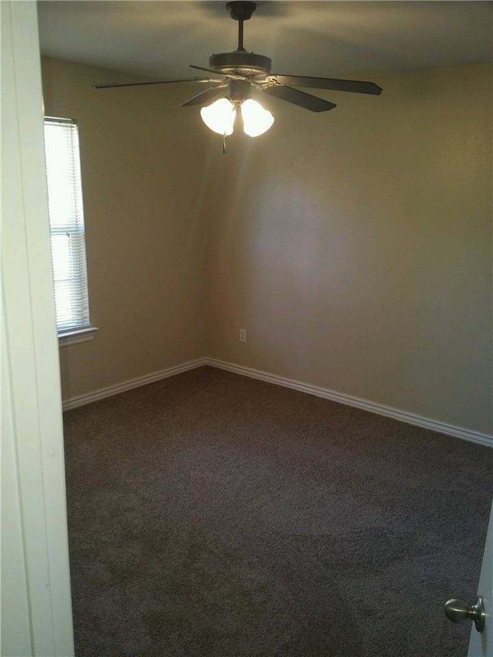 231 Graystone Cir - Photo 3 of 7