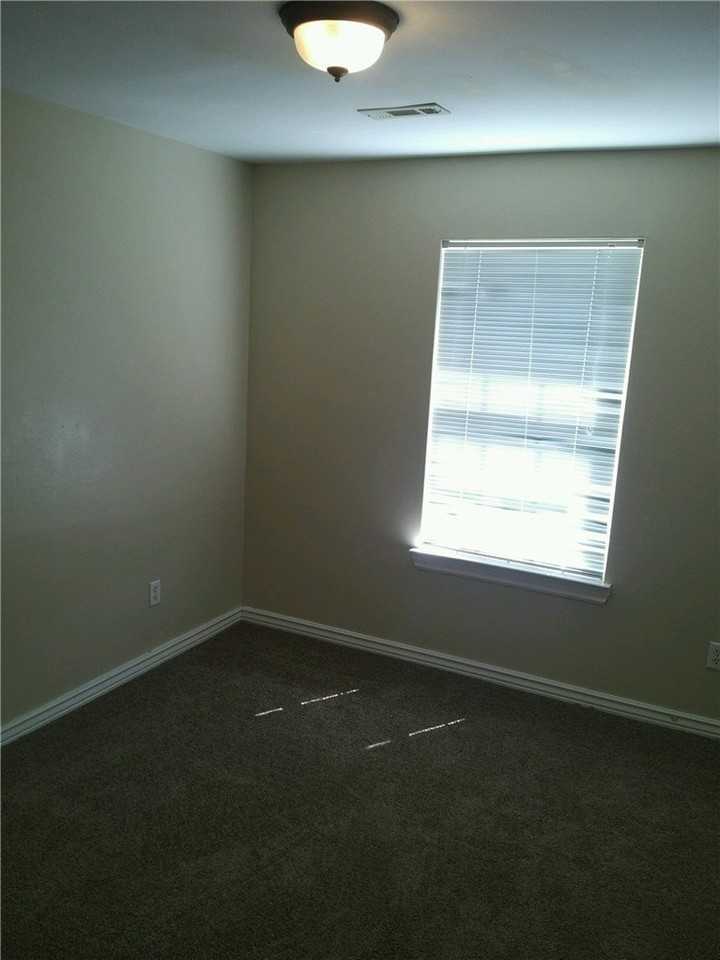 231 Graystone Cir - Photo 6 of 7
