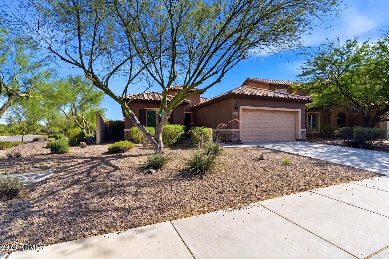 10733 W Lariat Ln - Photo 2 of 24