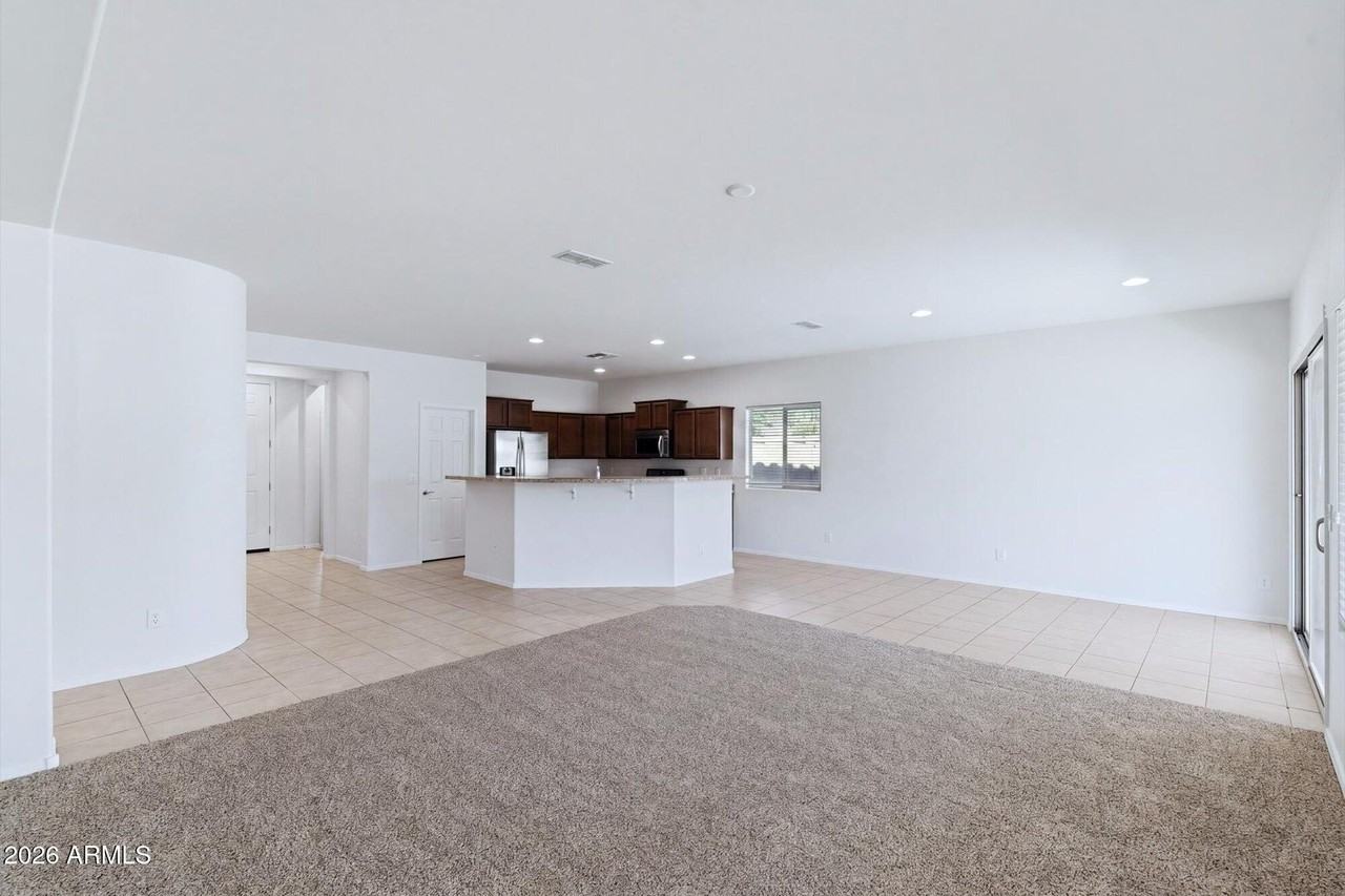 10733 W Lariat Ln - Photo 5 of 24