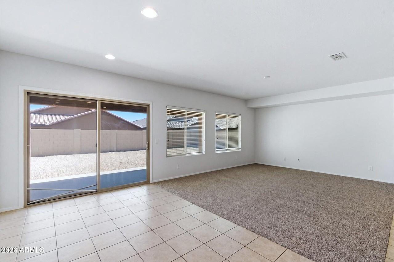 10733 W Lariat Ln - Photo 7 of 24