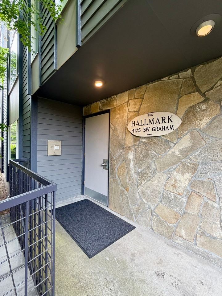 The Hallmark Apartments - Photo 2 of 23