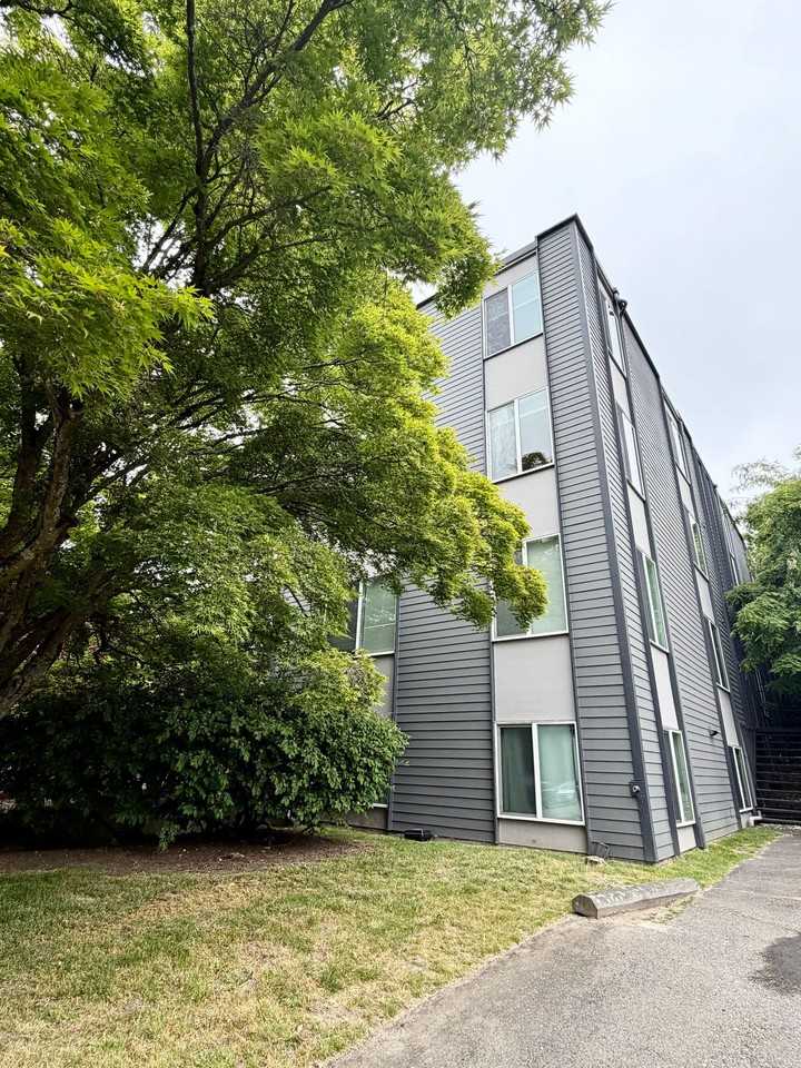 The Hallmark Apartments - Photo 3 of 23