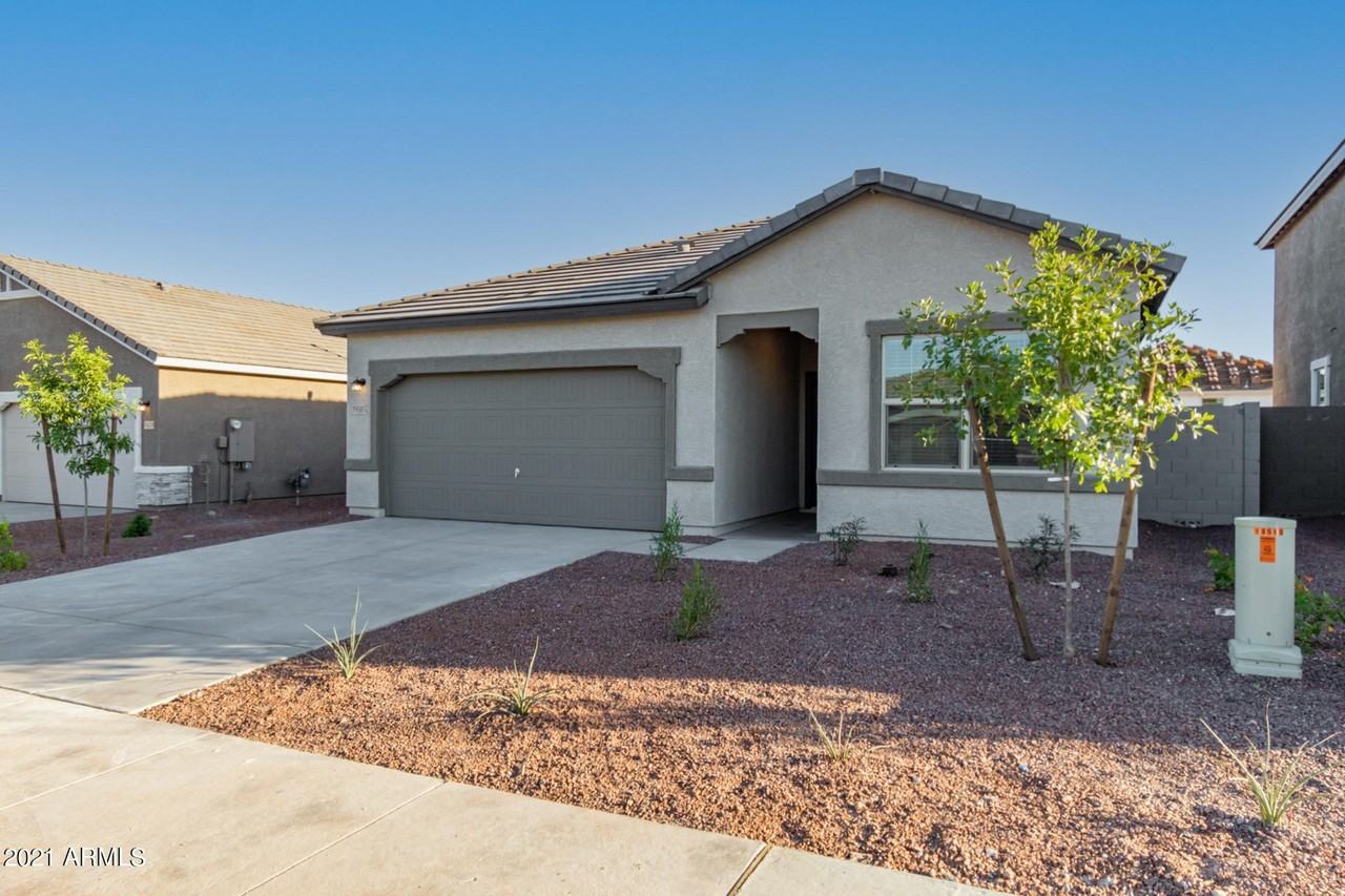 19585 W Annika Dr - Photo 3 of 38