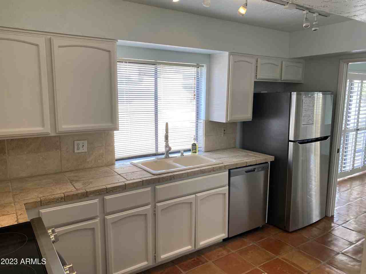 1728 E Belmont Ave - Photo 3 of 16