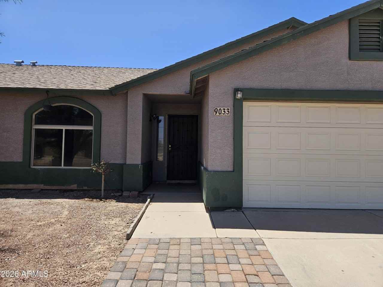 9033 W Oneida Dr - Photo 2 of 8