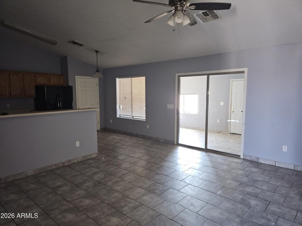 9033 W Oneida Dr - Photo 4 of 8