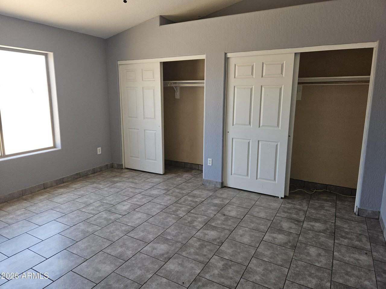 9033 W Oneida Dr - Photo 5 of 8