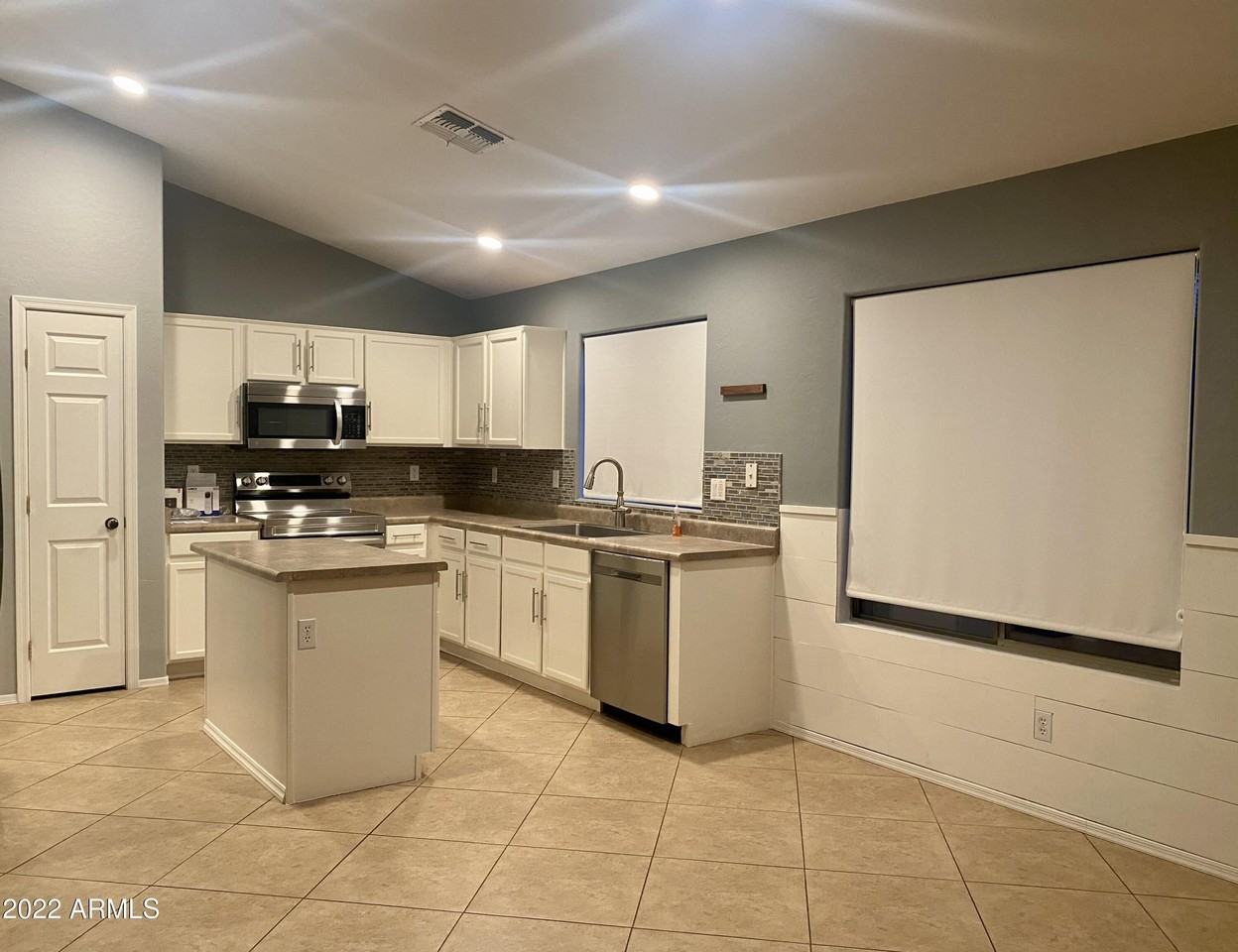 2610 N 107th Dr - Photo 5 of 17