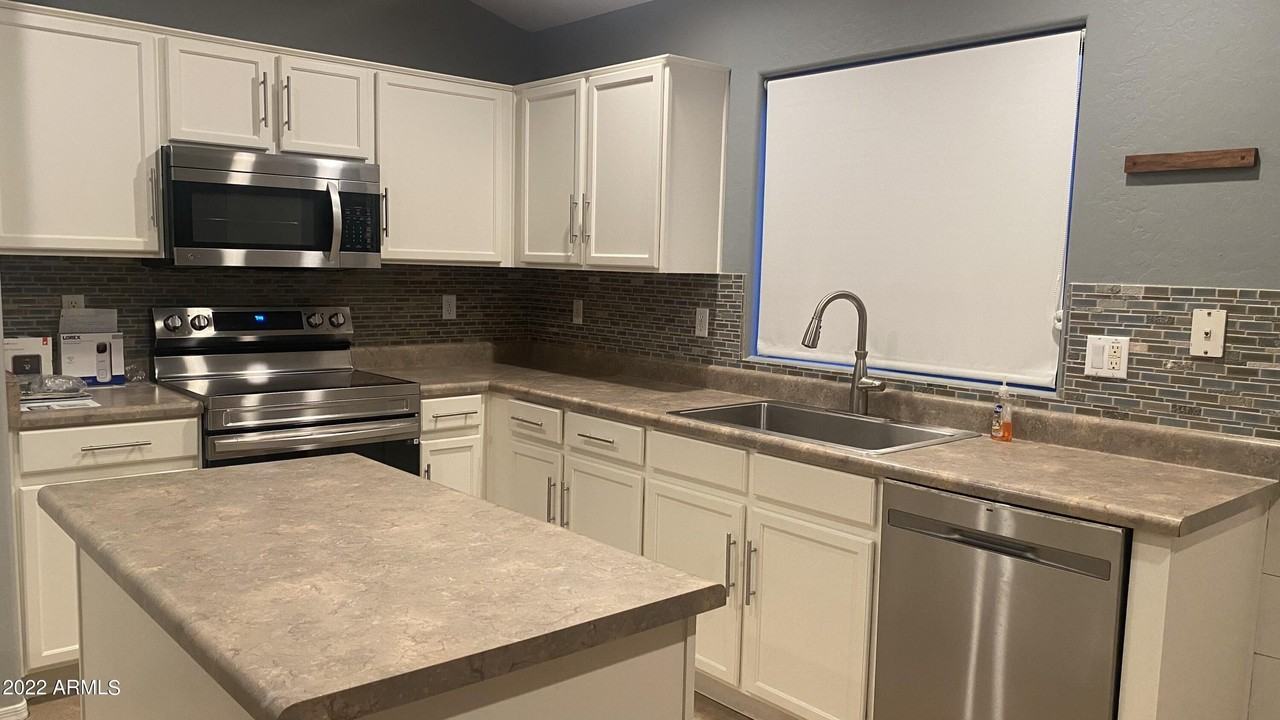 2610 N 107th Dr - Photo 6 of 17