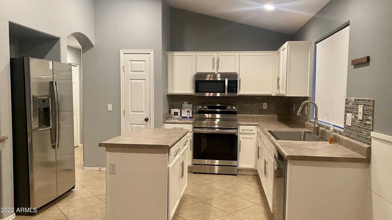 2610 N 107th Dr - Photo 7 of 17
