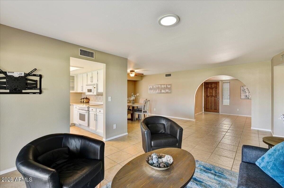 9630 W Tonto Ln - Photo 5 of 25
