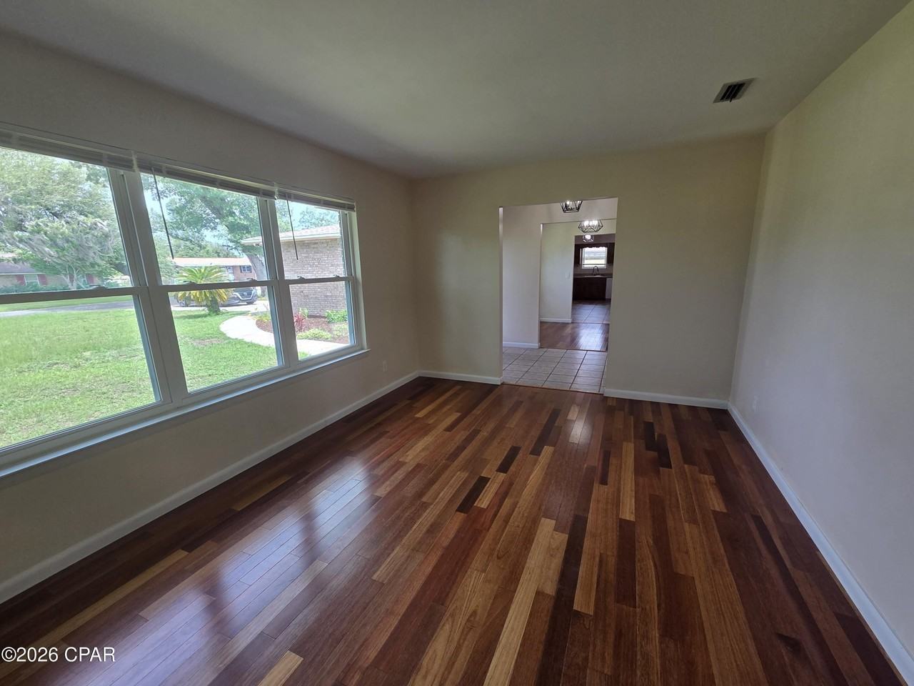 411 Shade St - Photo 4 of 29