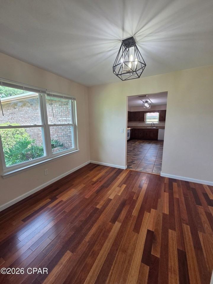 411 Shade St - Photo 5 of 29