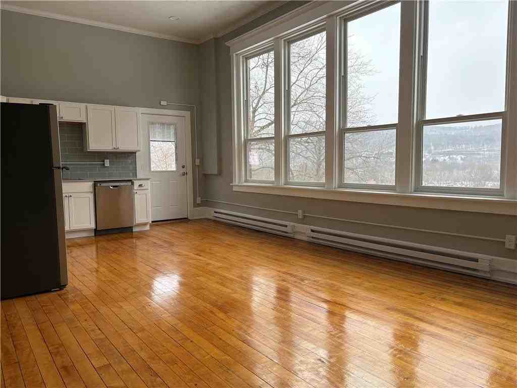 290 Chestnut St #8 - Photo 3 of 9