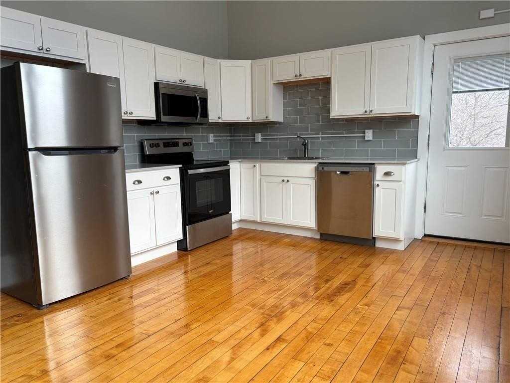 290 Chestnut St #8 - Photo 4 of 9