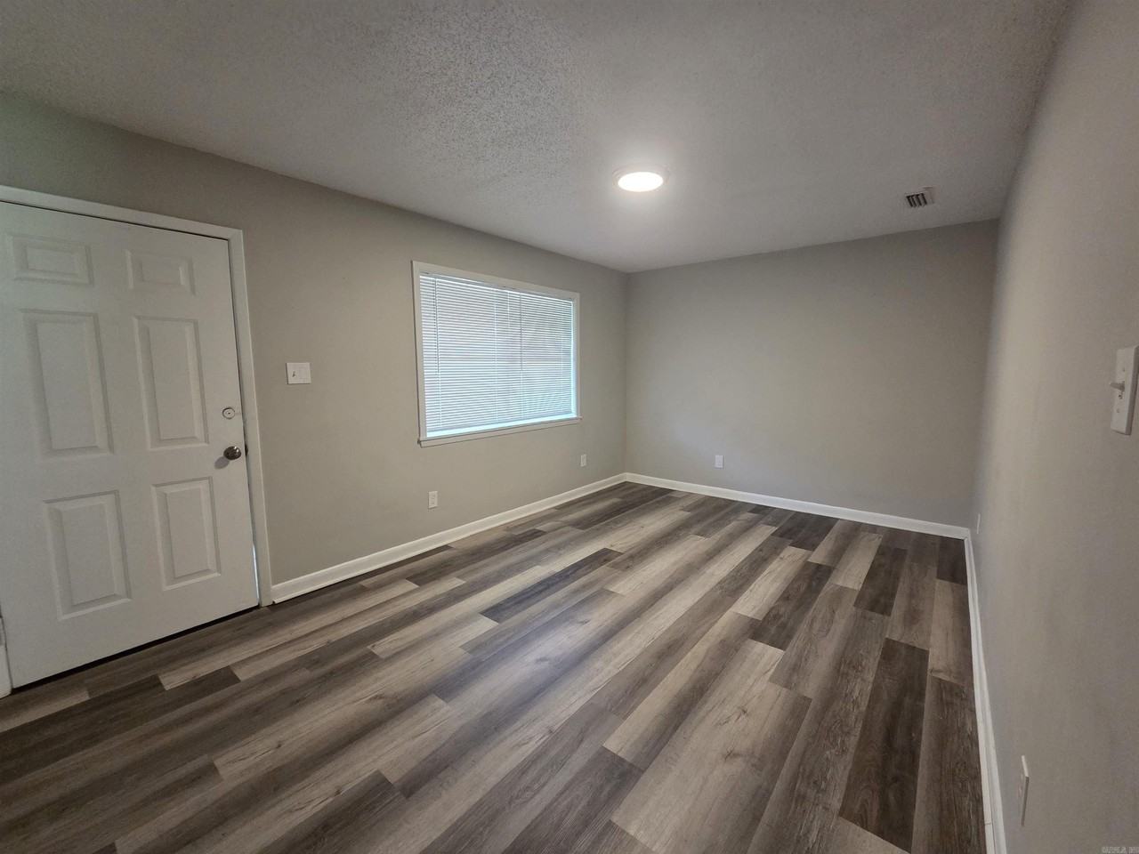 1702 Glenda Ln - Photo 2 of 12