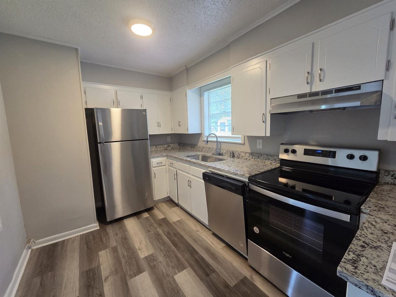 1702 Glenda Ln - Photo 3 of 12
