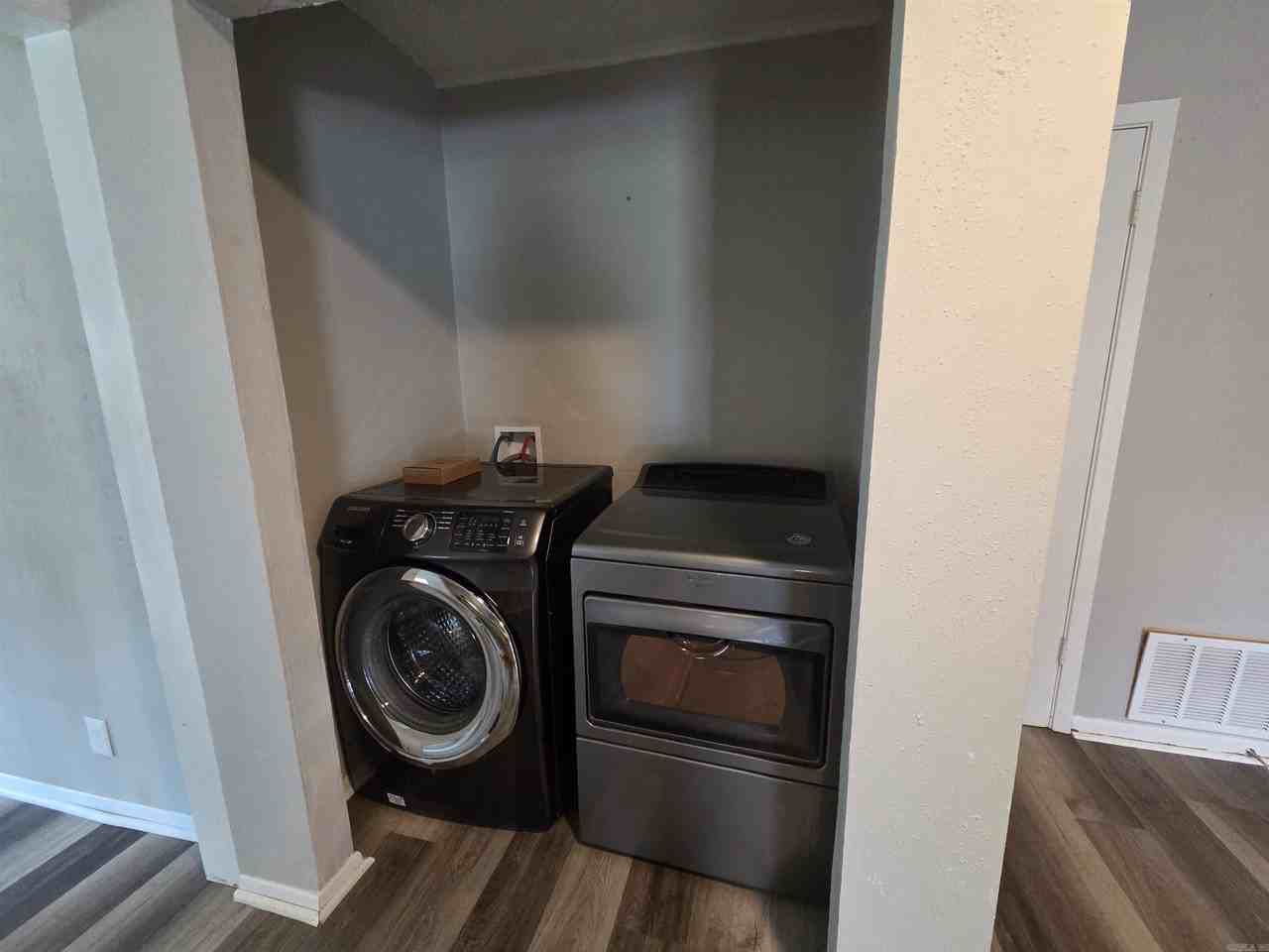 1702 Glenda Ln - Photo 4 of 12