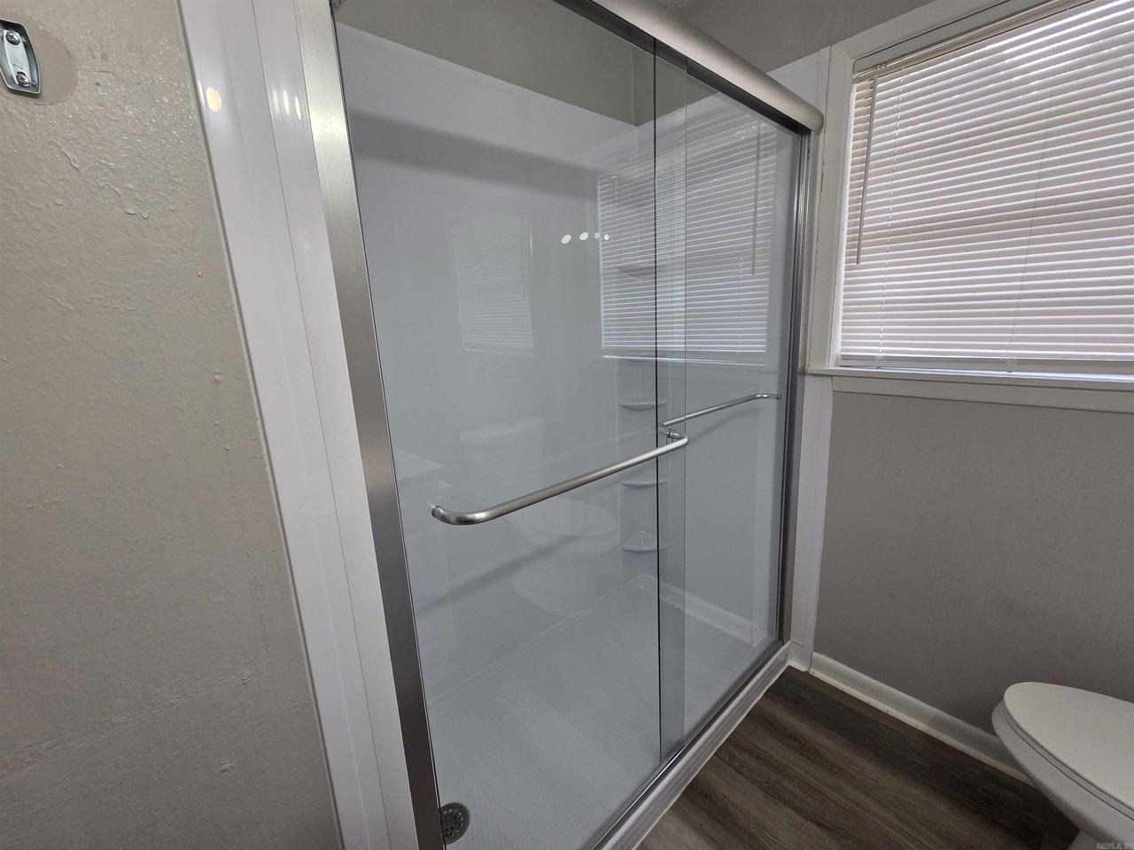 1702 Glenda Ln - Photo 5 of 12