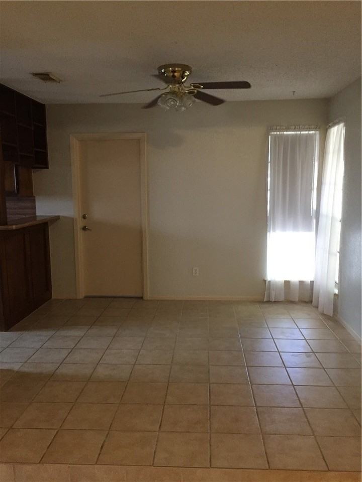 2317 Vialoux Dr - Photo 2 of 10