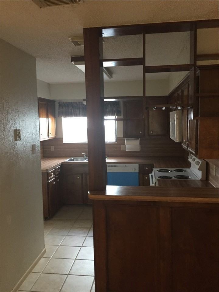 2317 Vialoux Dr - Photo 3 of 10