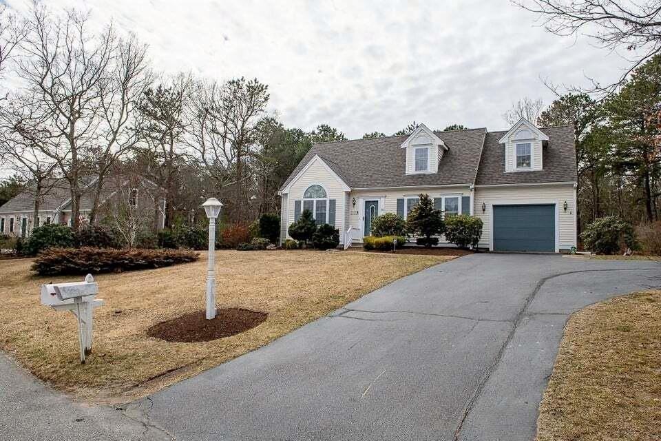 28 Quashnet Woods Dr - Photo 2 of 31