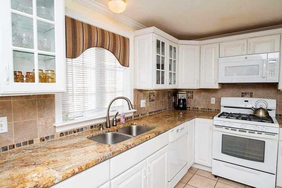28 Quashnet Woods Dr - Photo 5 of 31