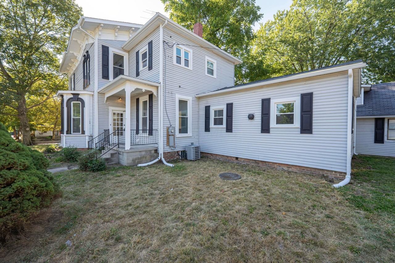 150 N Oak St - Photo 3 of 47