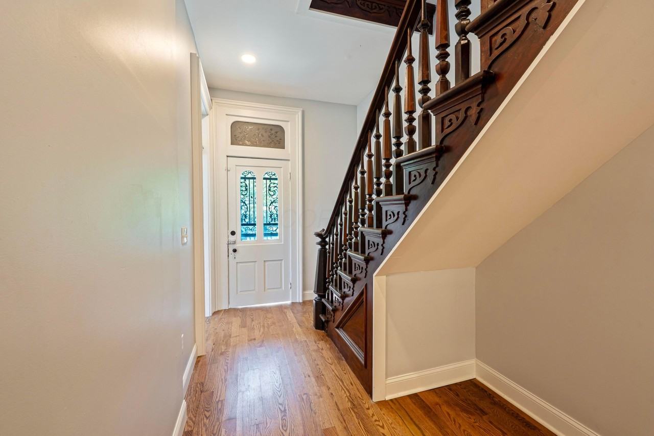 150 N Oak St - Photo 7 of 47