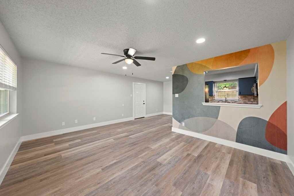 1601 Newton St - Photo 5 of 34
