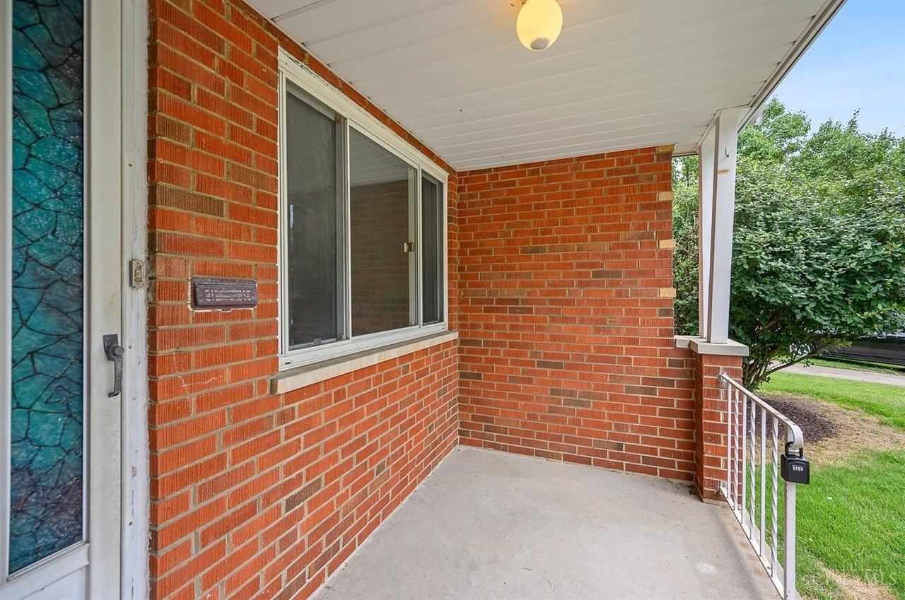 1723 Tuxworth Ave - Photo 5 of 38