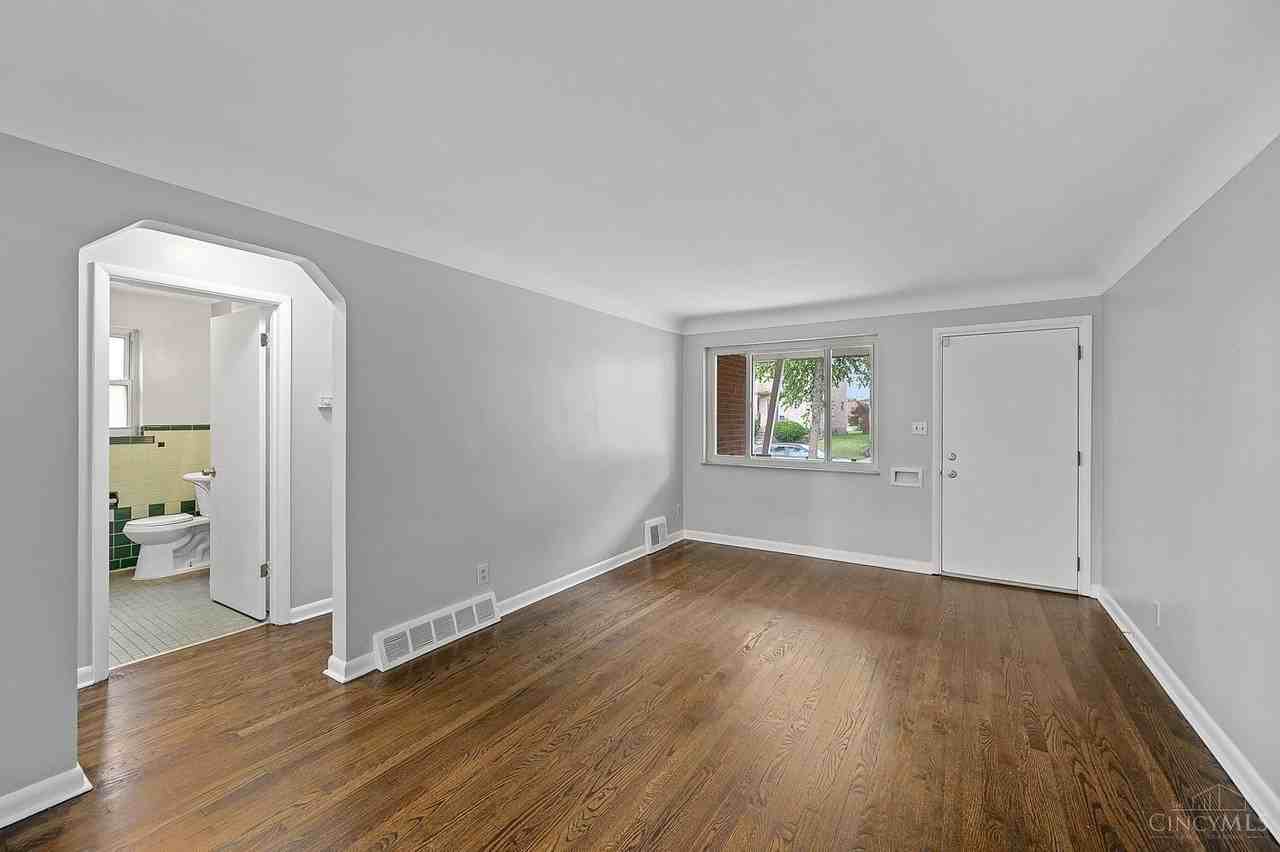 1723 Tuxworth Ave - Photo 7 of 38