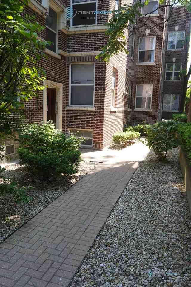 6355 N Lakewood Ave #1E - Photo 2 of 18