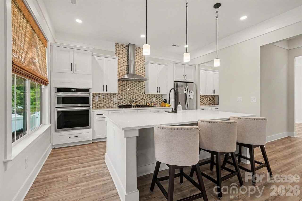 1006 Parkes St - Photo 7 of 25