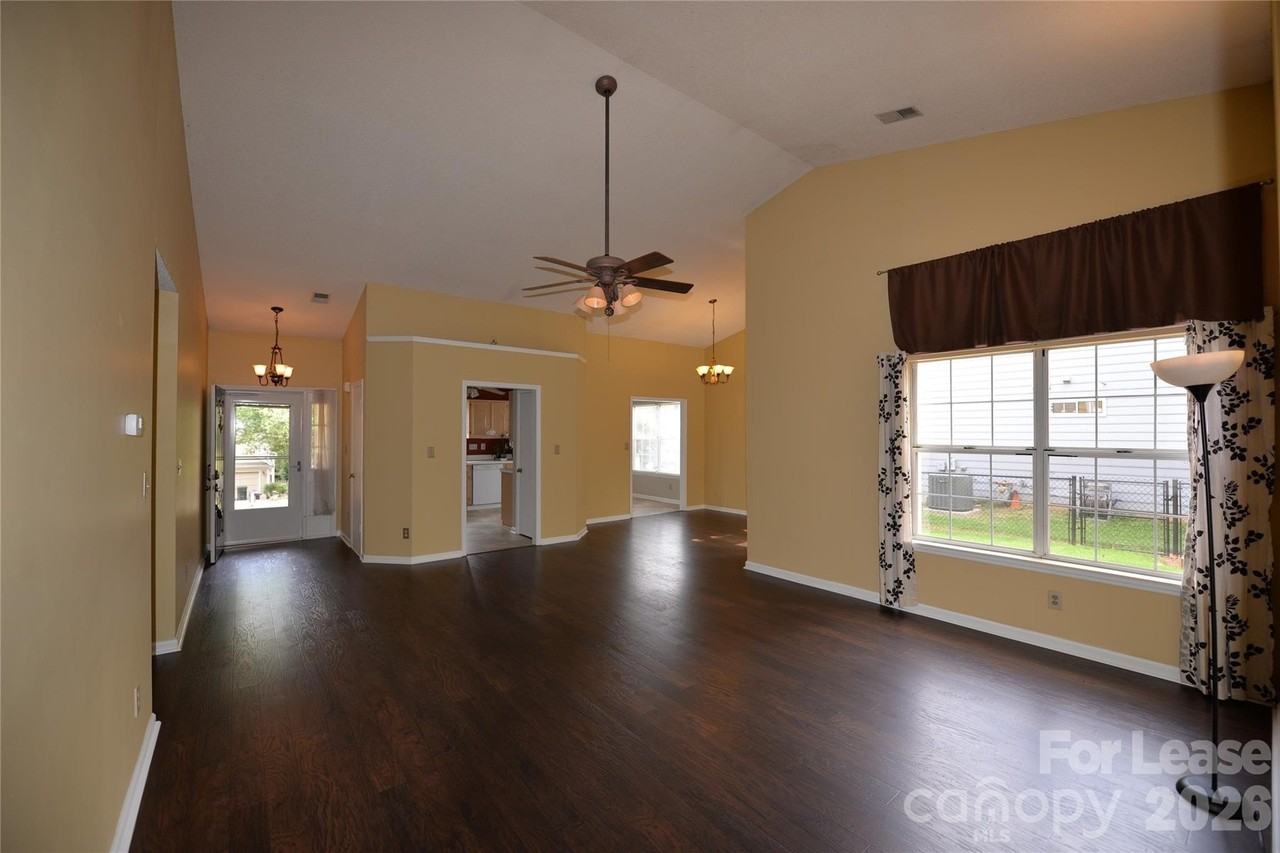 10216 Conistan Pl - Photo 6 of 21