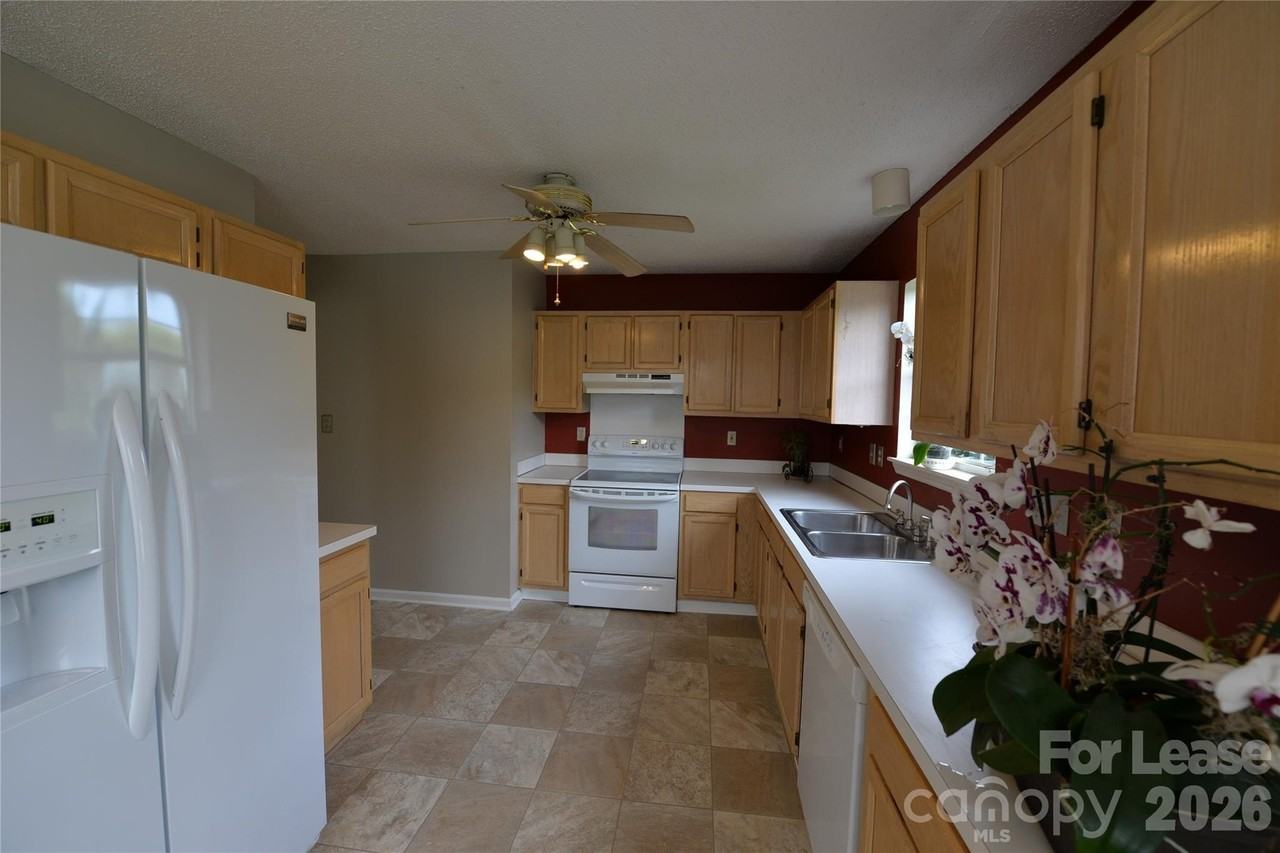 10216 Conistan Pl - Photo 7 of 21