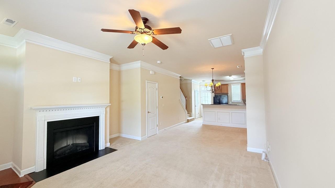804 Rue Dr - Photo 2 of 10