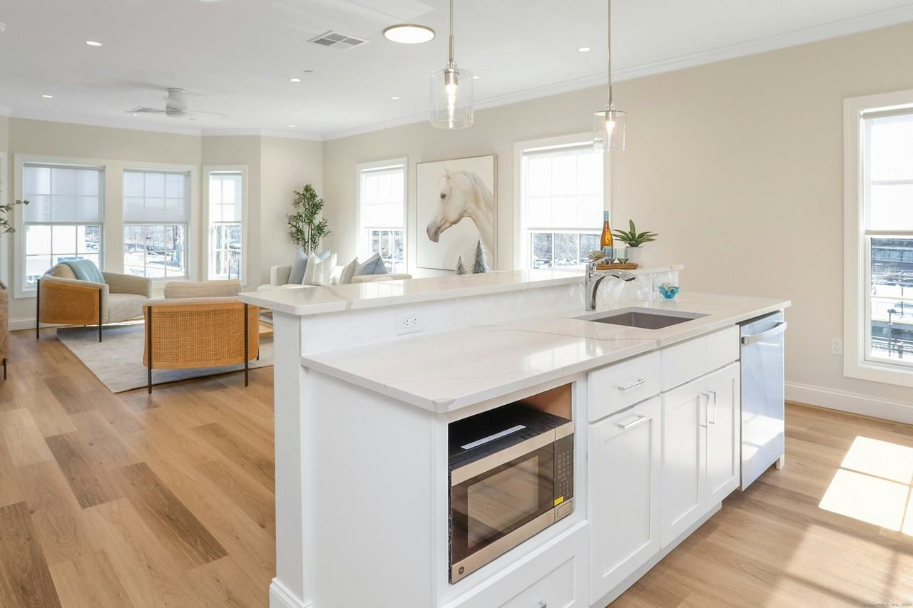440 Heights Rd #205 - Photo 4 of 15