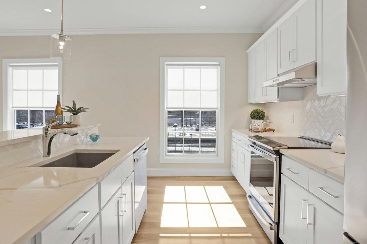 440 Heights Rd #205 - Photo 5 of 15