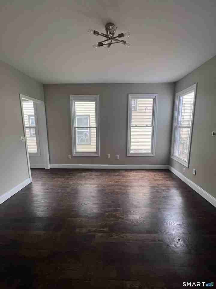 52 Admiral St - Photo 7 of 29