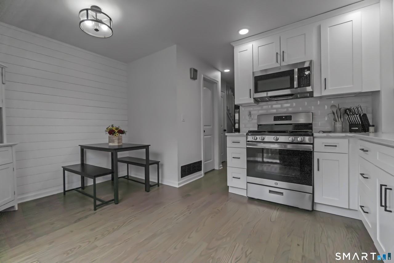 654 Longbrook Ave #654 - Photo 3 of 8