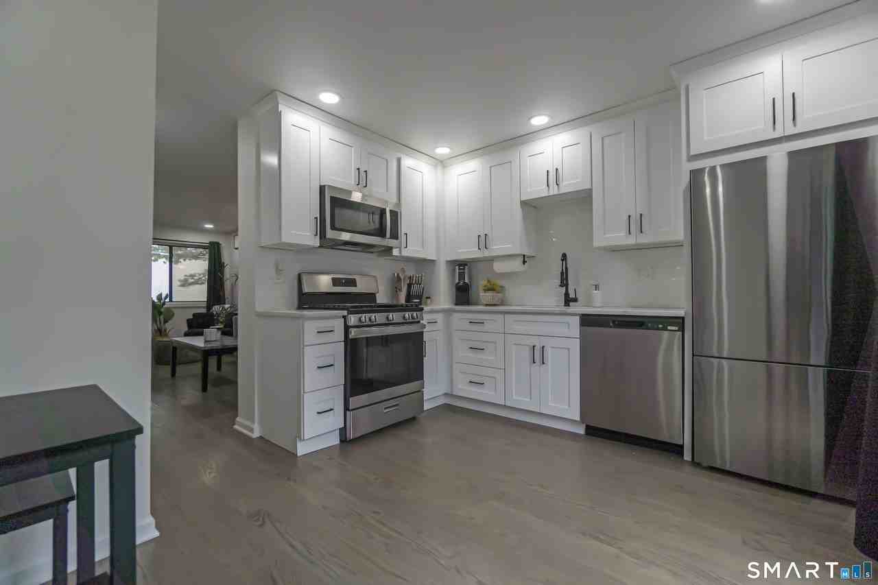 654 Longbrook Ave #654 - Photo 4 of 8