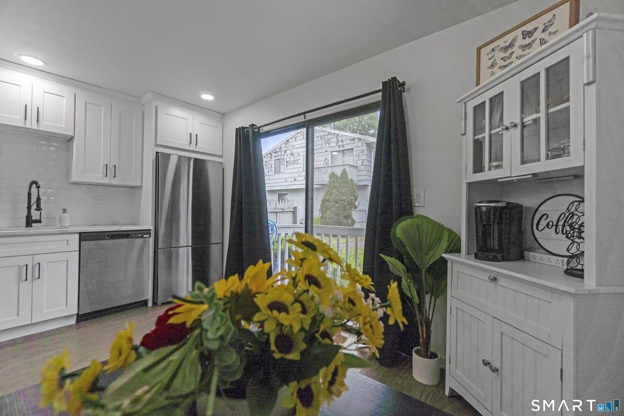 654 Longbrook Ave #654 - Photo 6 of 8