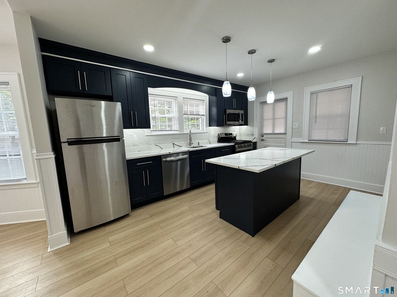 332 Robbins St - Photo 2 of 12
