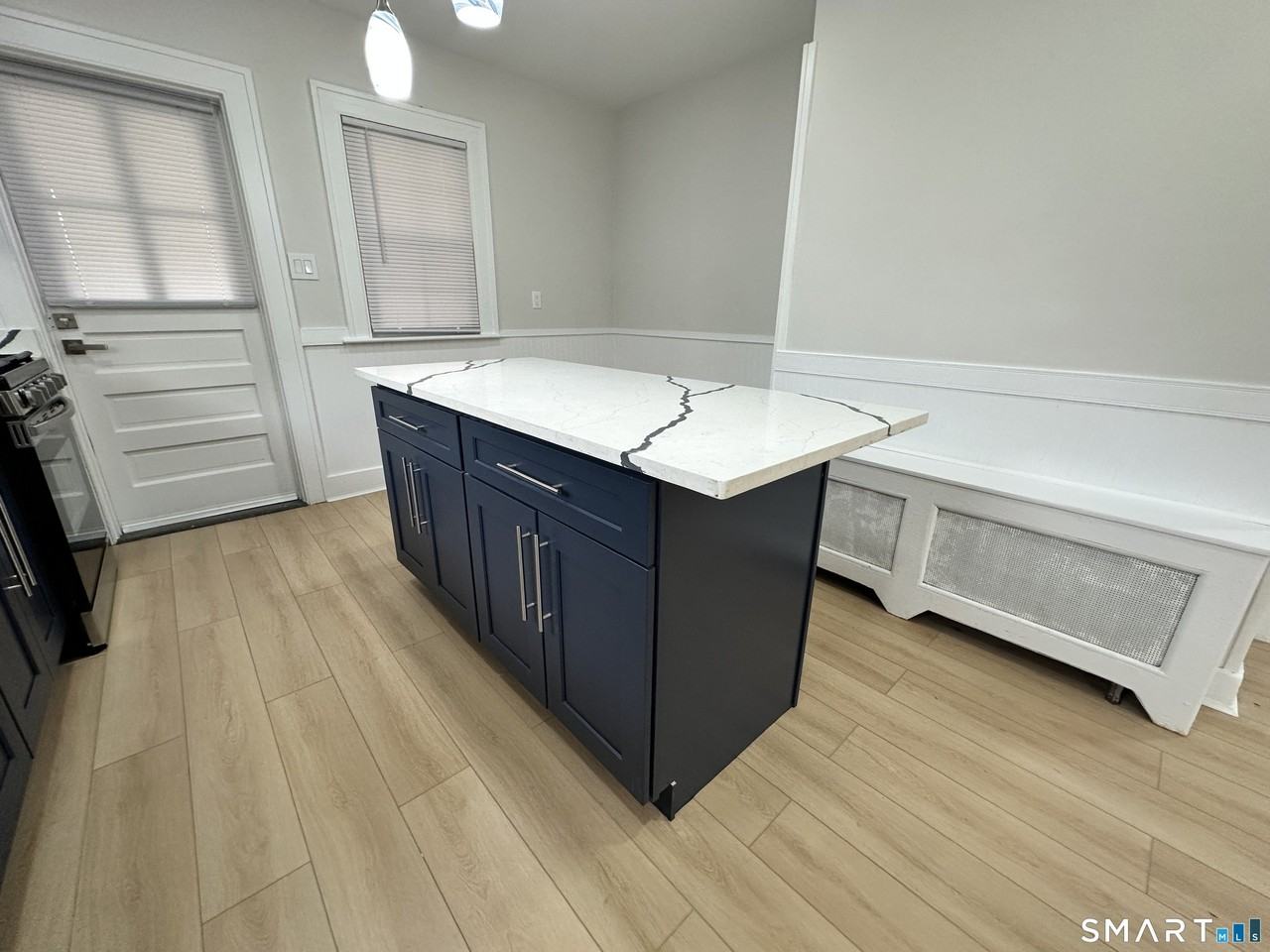 332 Robbins St - Photo 4 of 12