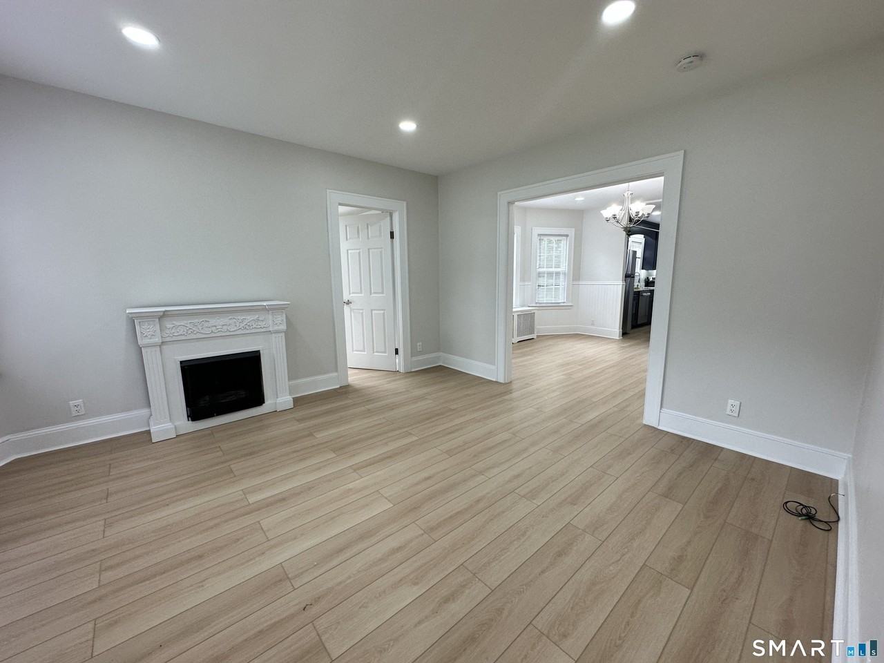 332 Robbins St - Photo 7 of 12