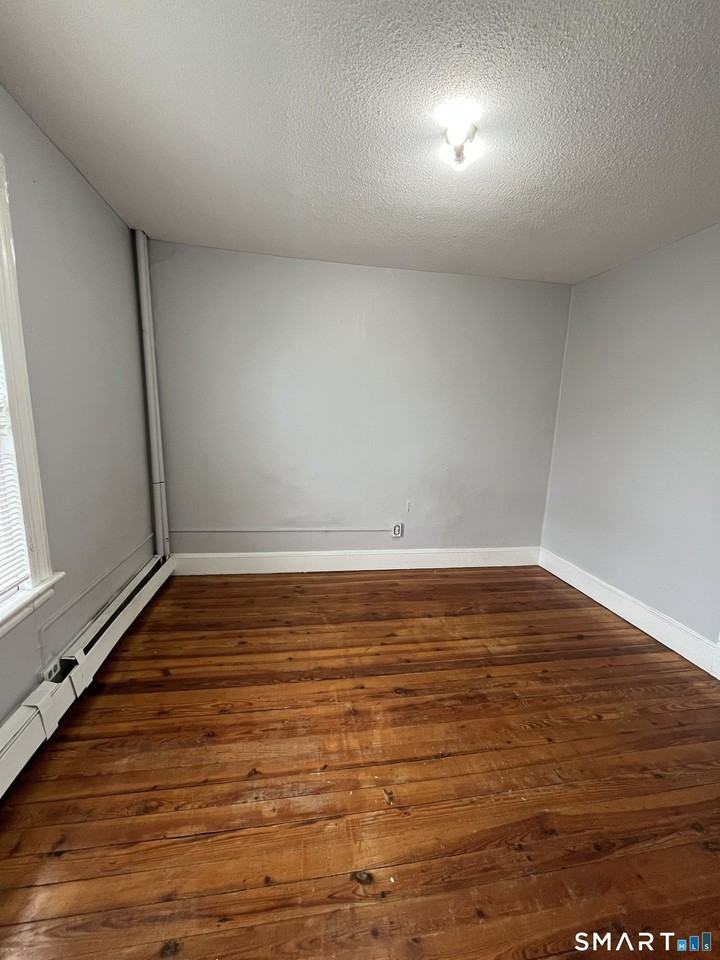 21 Olive St #2S - Photo 3 of 3